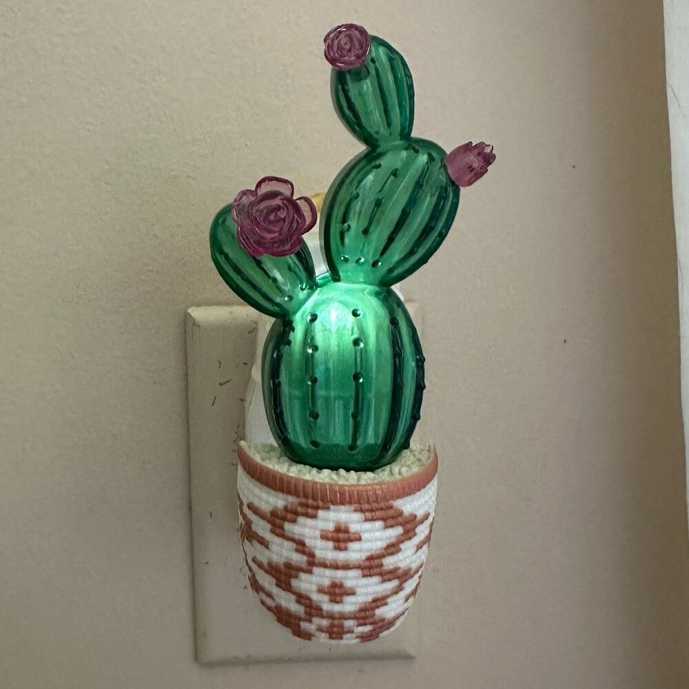 Green Cactus with Pink Flowers Southwest Decorative Pot Wallflower Night Light - Picture 2 of 7